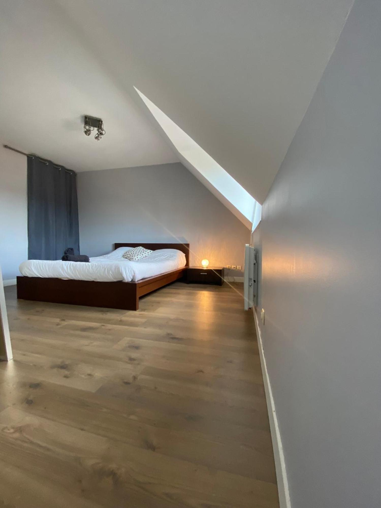 2 Chambres Hyper Centre Avec Place De Parking Et Wifi Amiens Exterior photo