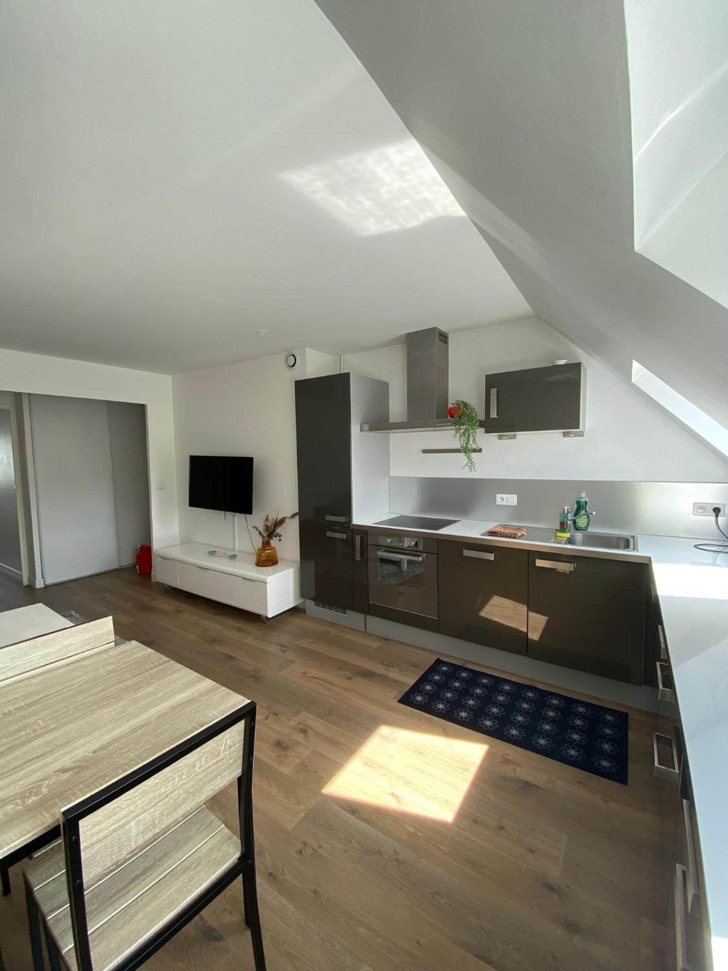2 Chambres Hyper Centre Avec Place De Parking Et Wifi Amiens Exterior photo