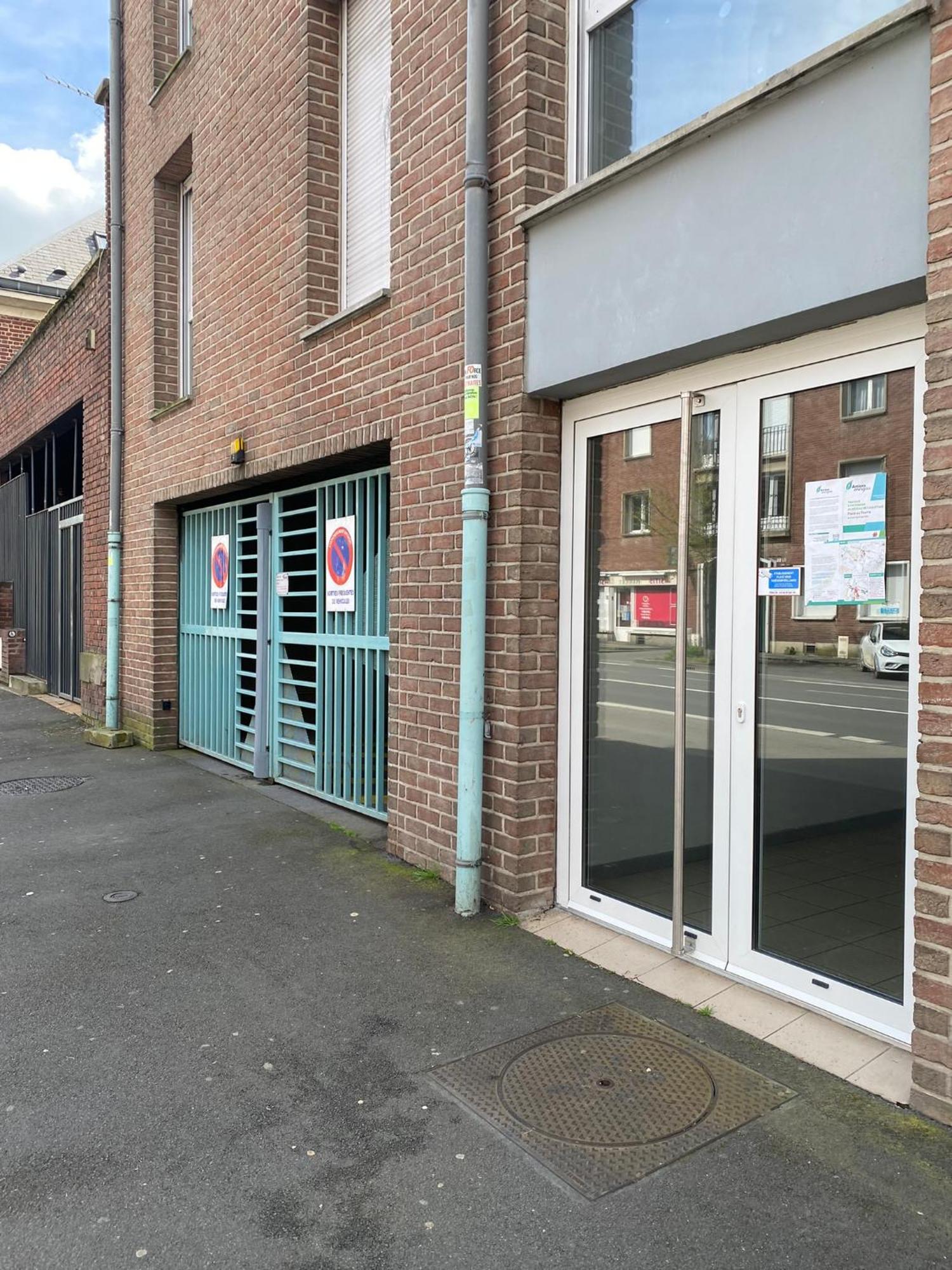 2 Chambres Hyper Centre Avec Place De Parking Et Wifi Amiens Exterior photo